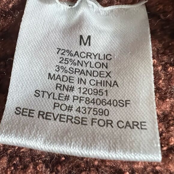 PINQUE Lily Cropped Scallop Sweater - Picture 5 of 8